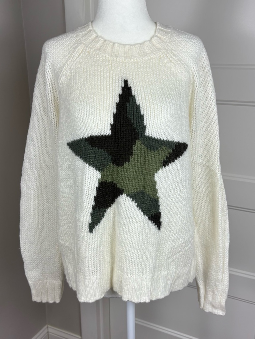 Wooden Ships Camo Star Slouchy Sweater Size S/M - Picture 2 of 7